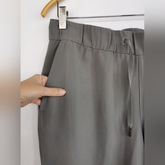 Lululemon On the Fly 7/8 Pant *WovenGrey Sage size 10 - Picture 9 of 12